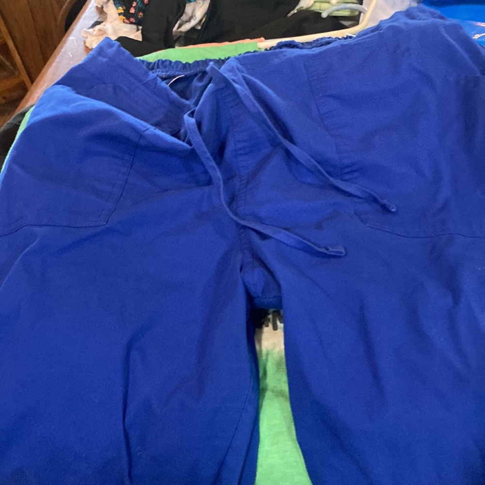 Scrub set - Picture 2 of 2